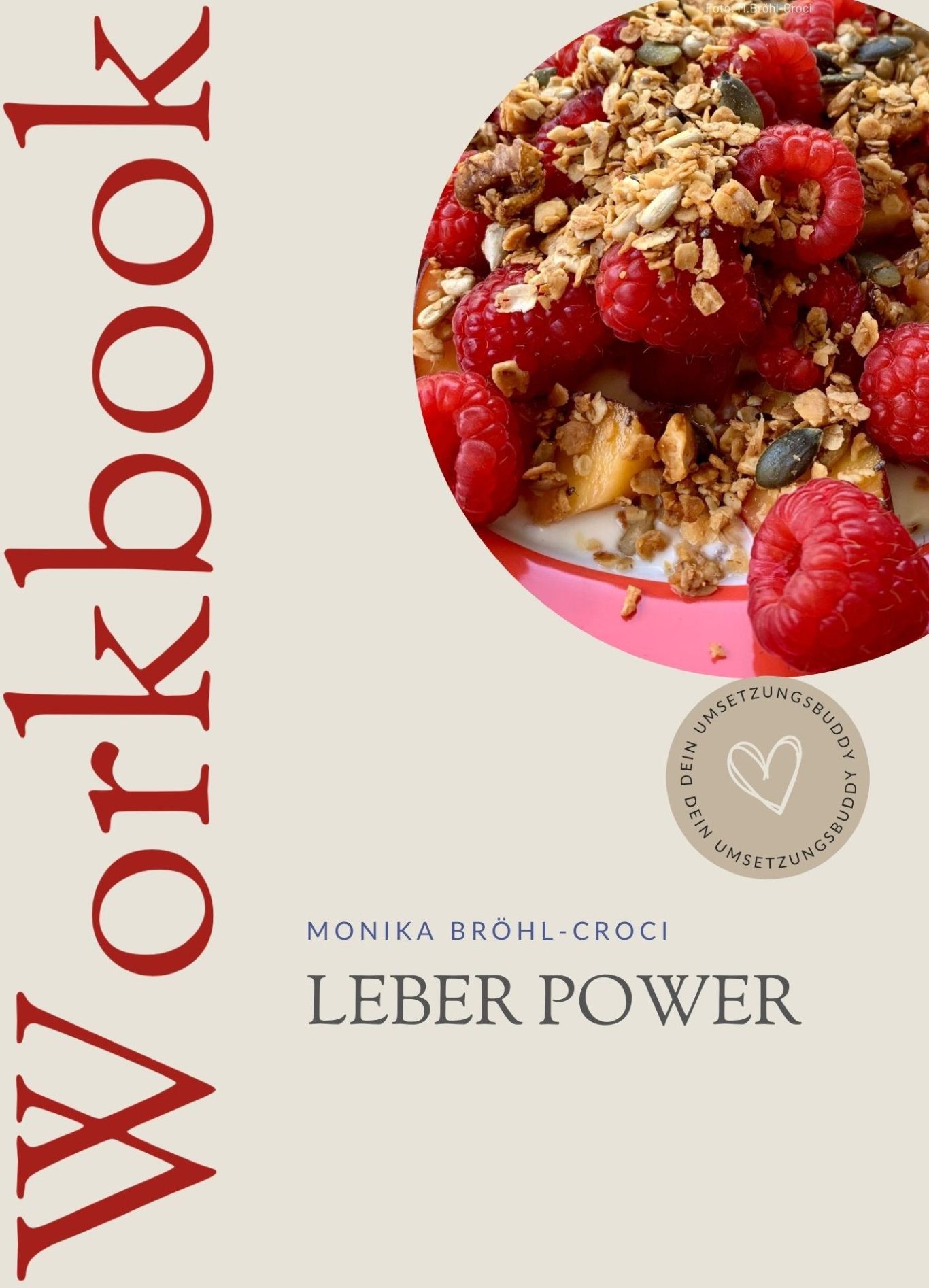 Leber Power Workbook Cover Ein Arbeitsbuch mit dem Titel "Leber Power" und einem Bild von Haferflocken mit Himbeeren.